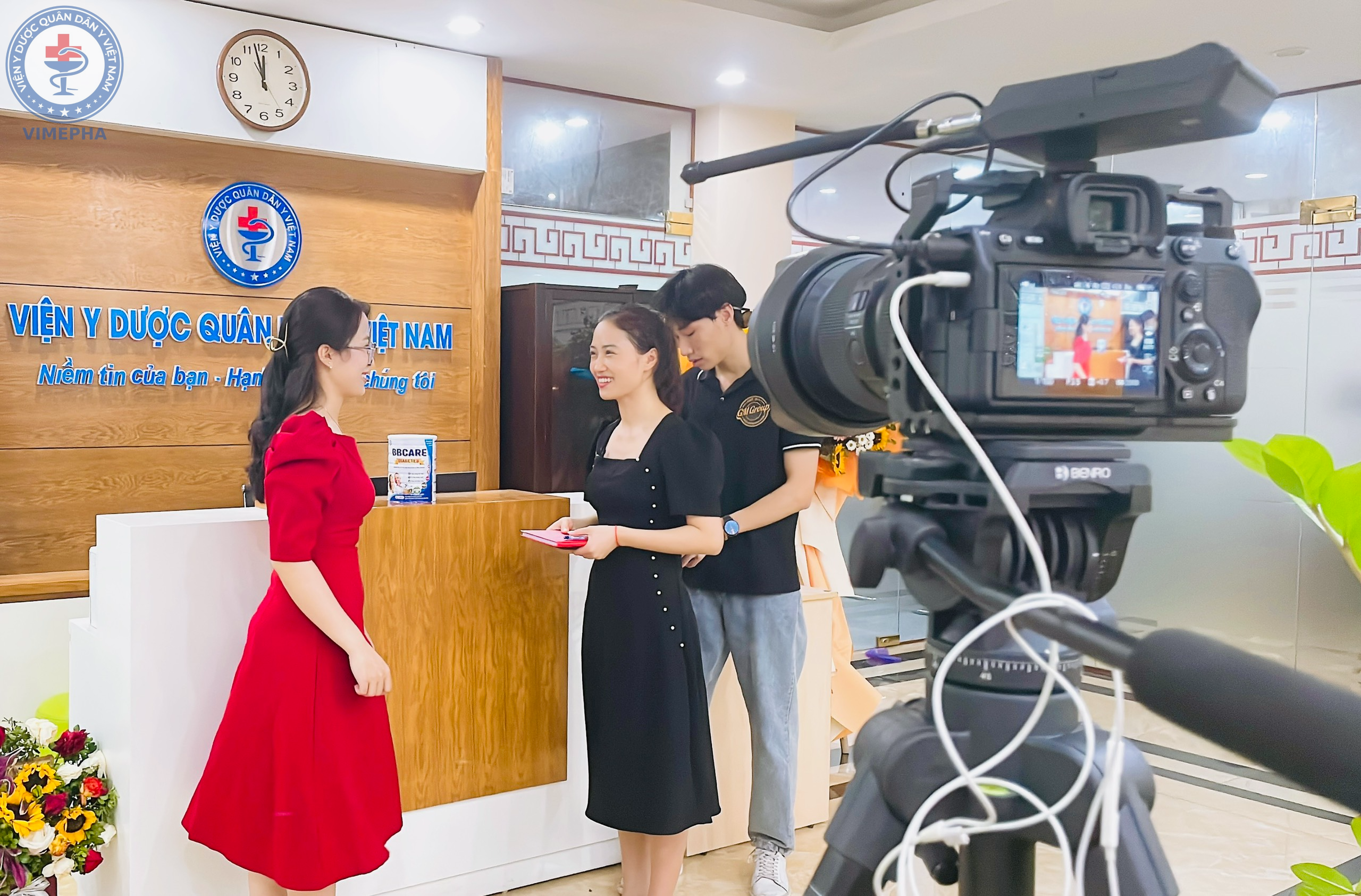 các nhân viên chia sẻ về buổi đào tạo