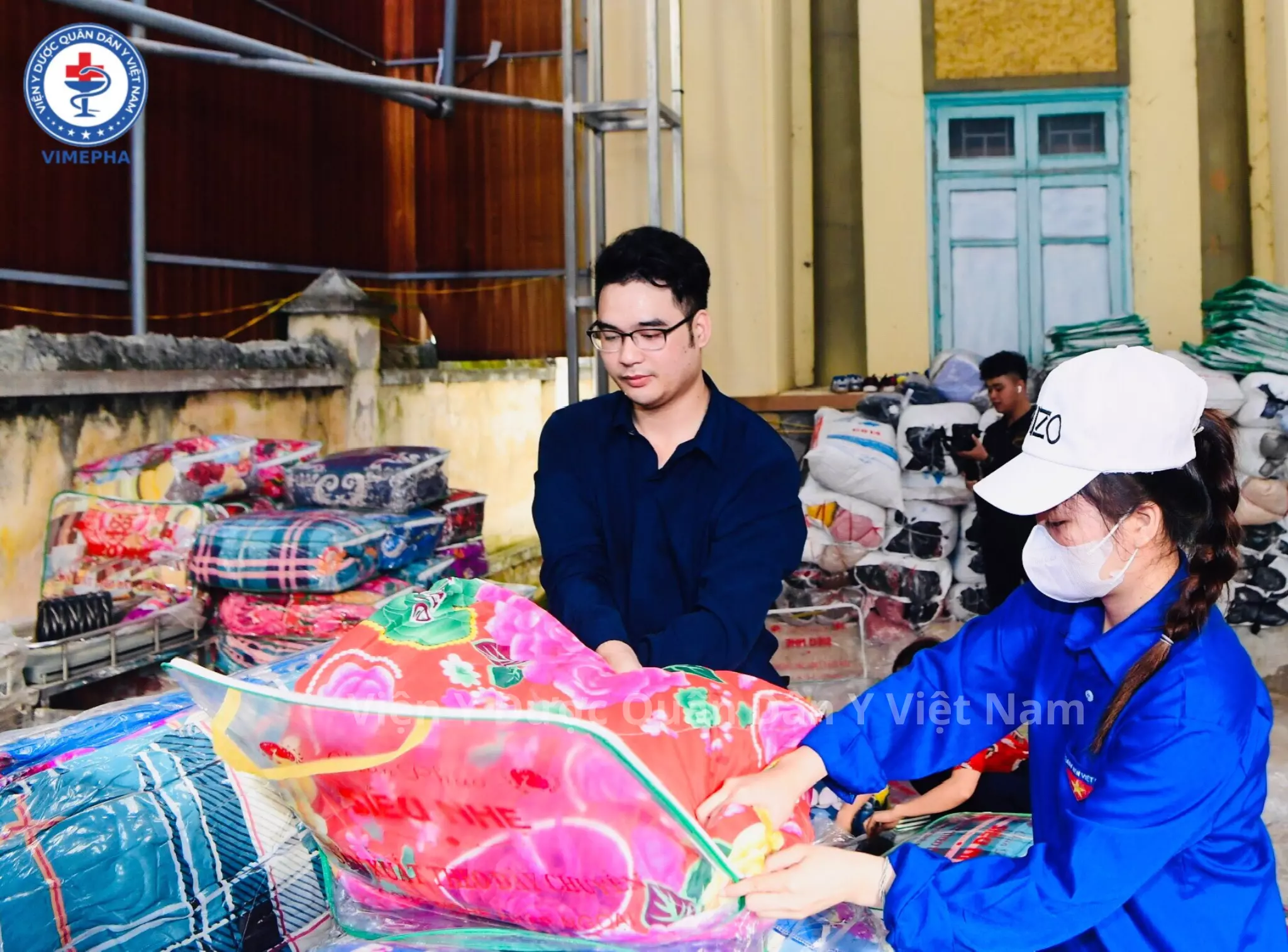 Công tác hậu cần buổi khám chữa bệnh